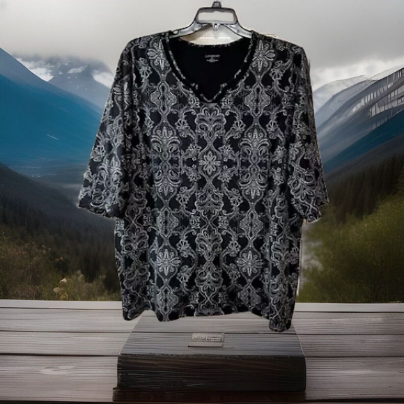 Catherines Tops - 2X Catherines Very Pretty Black N White Paisley Pattern Cotton Top V Neck